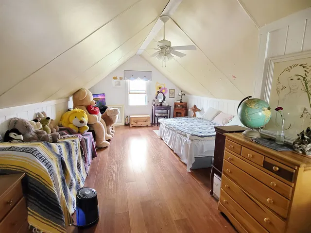 a view of a workspace with furniture
