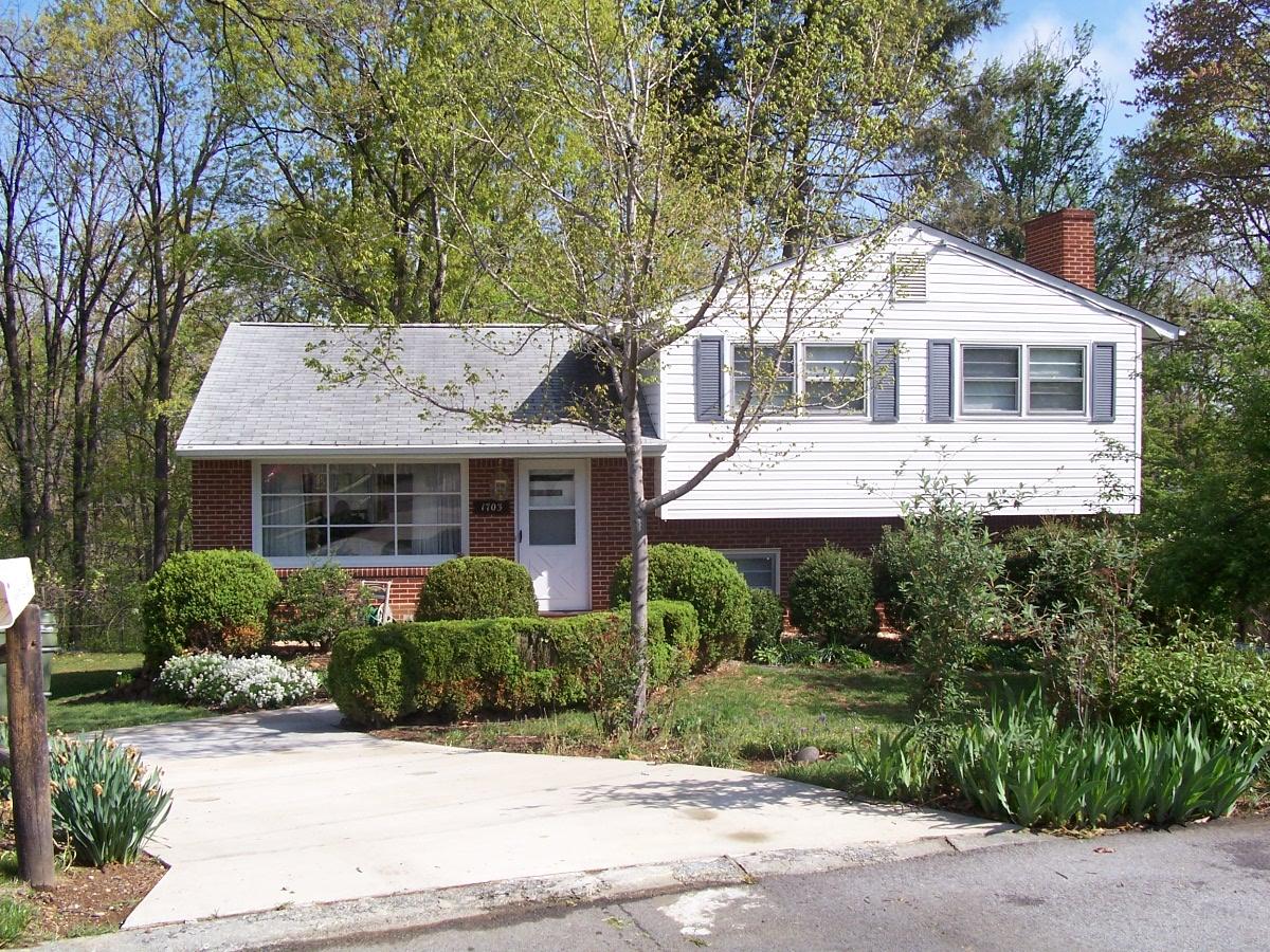 1703 Glendon Road Salem, VA 24153 - Photo 1 of 11 Front View