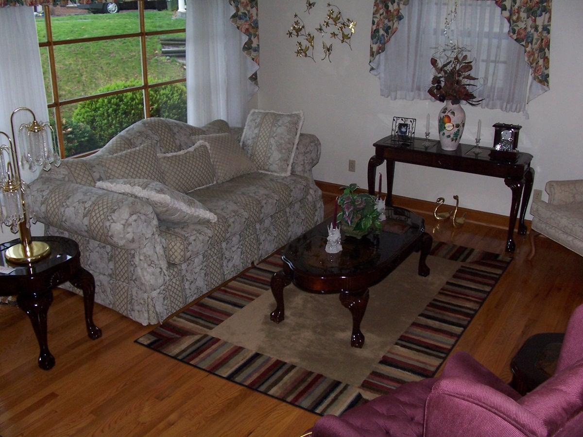 1703 Glendon Road Salem, VA 24153 - Photo 3 of 11 Living Room