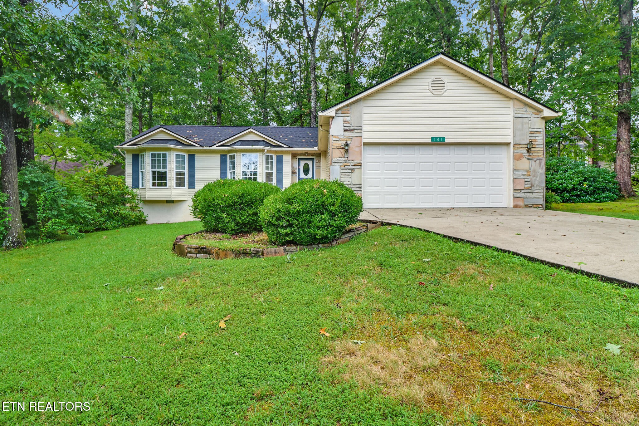 101 Ashdown Lane Crossville, TN 38558 - Photo 1 of 34 a front view of a house with a yard
