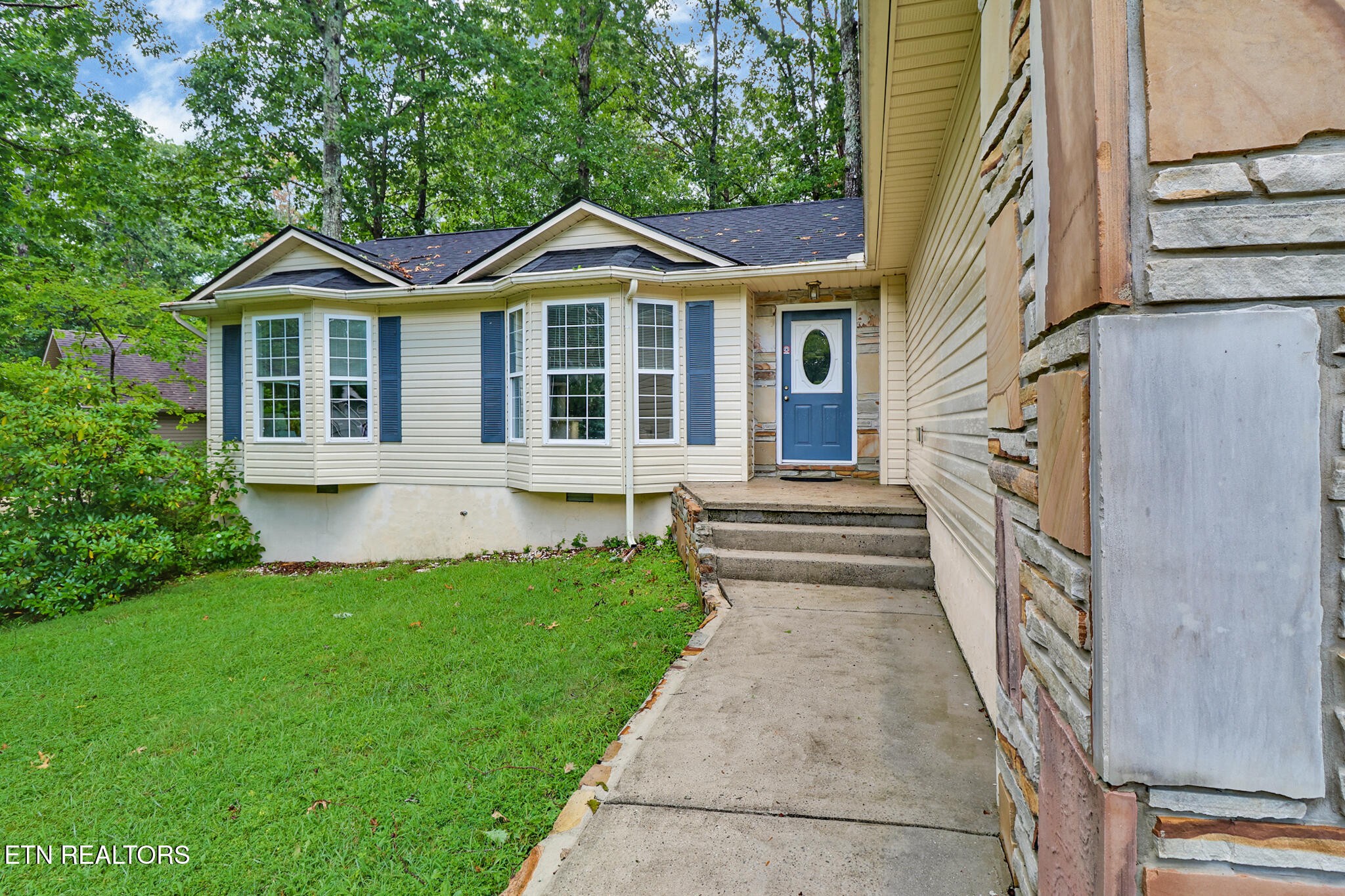 101 Ashdown Lane Crossville, TN 38558 - Photo 4 of 34 a front view of a house with a yard