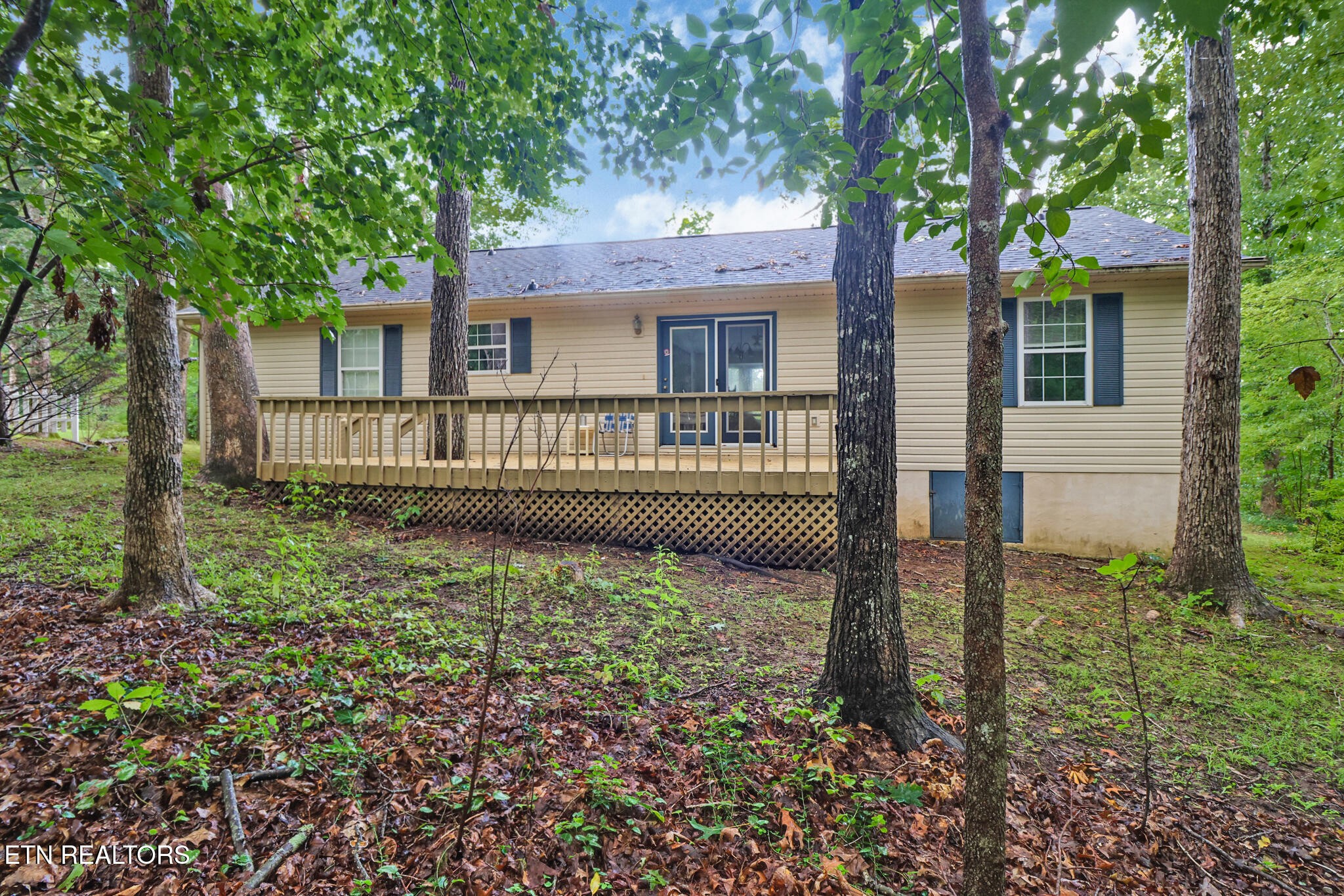 101 Ashdown Lane Crossville, TN 38558 - Photo 6 of 34 a view of a house with a small yard and a large tree
