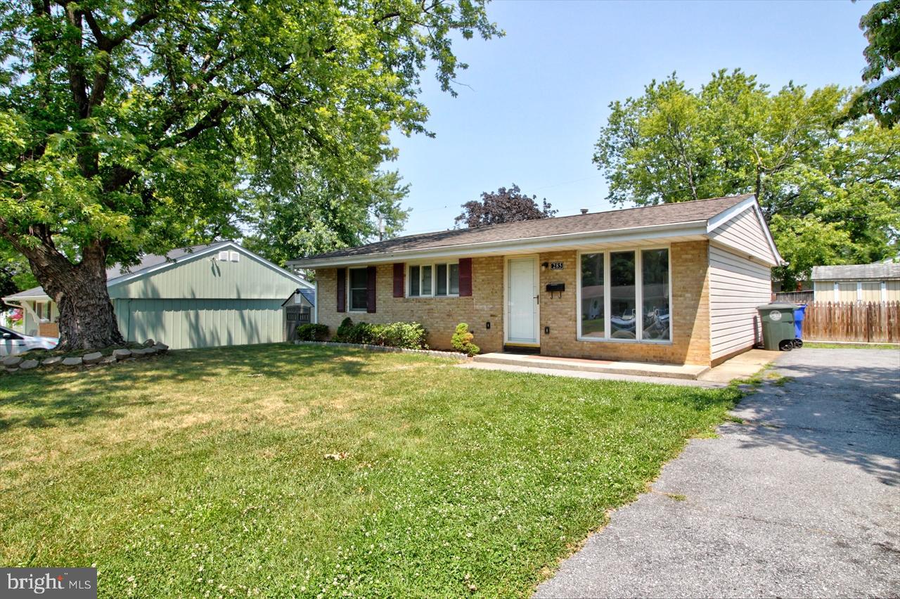 285 Pinoak Drive Frederick, MD 21701 - Photo 2 of 18