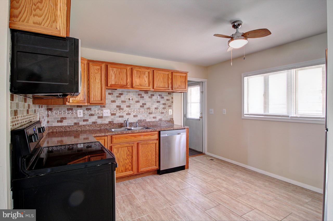 285 Pinoak Drive Frederick, MD 21701 - Photo 5 of 18