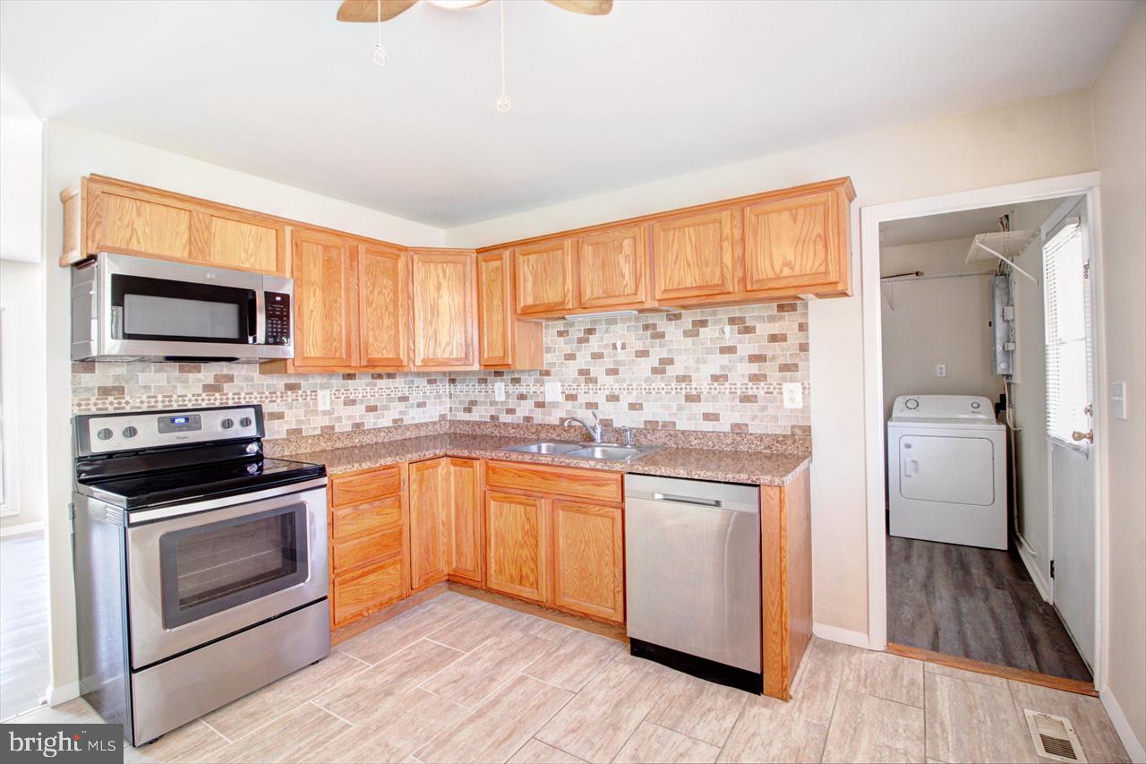 285 Pinoak Drive Frederick, MD 21701 - Photo 7 of 18