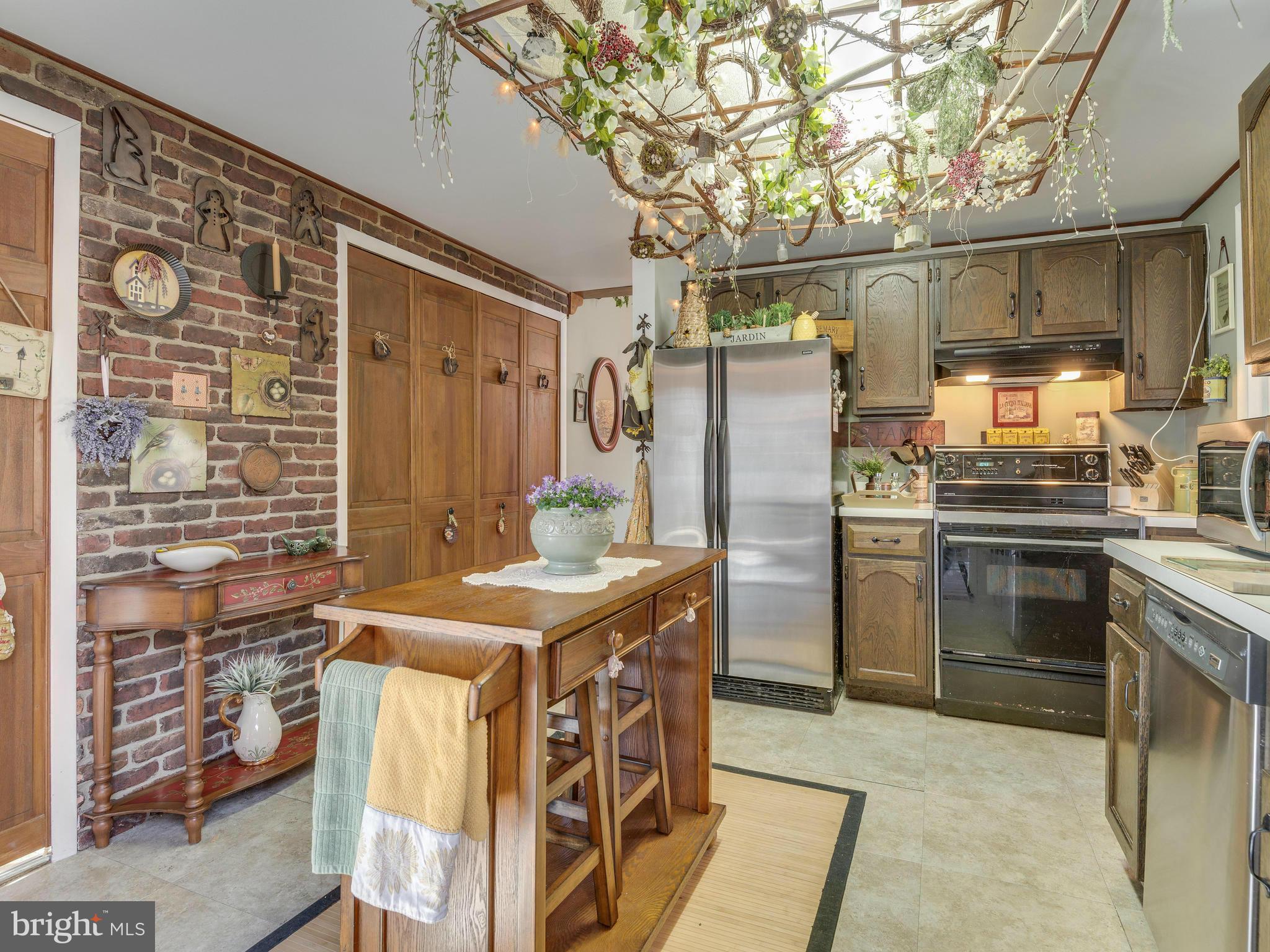 31 Thrush Road Sterling, VA 20164 - Photo 11 of 30 Kitchen