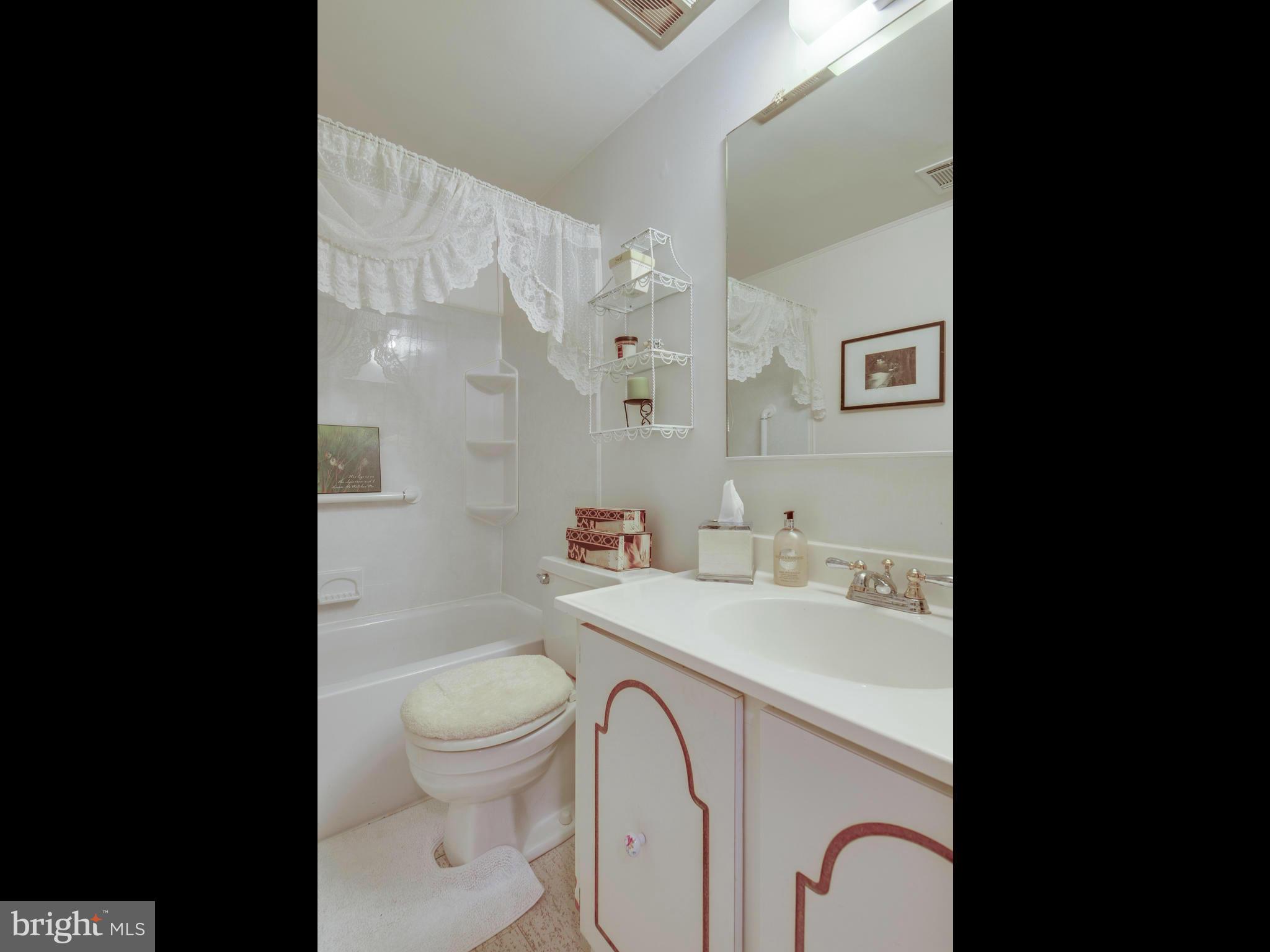 31 Thrush Road Sterling, VA 20164 - Photo 18 of 30 Bath
