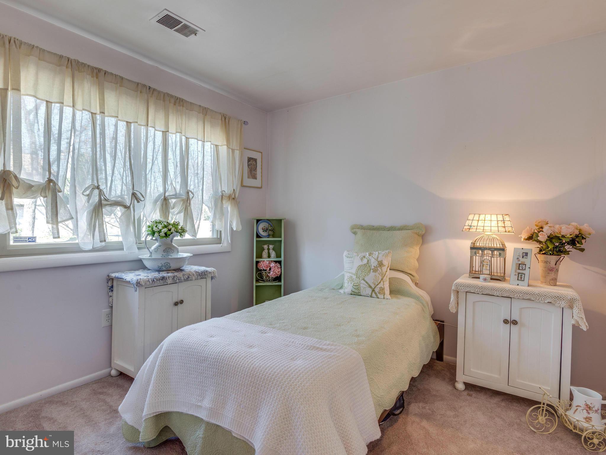 31 Thrush Road Sterling, VA 20164 - Photo 22 of 30 Bedroom 2