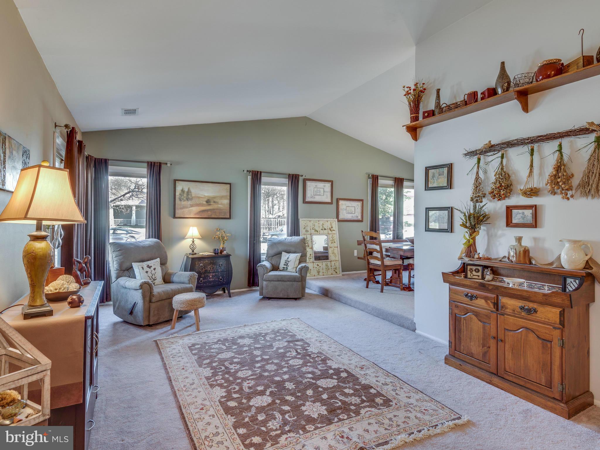 31 Thrush Road Sterling, VA 20164 - Photo 6 of 30 Living Room