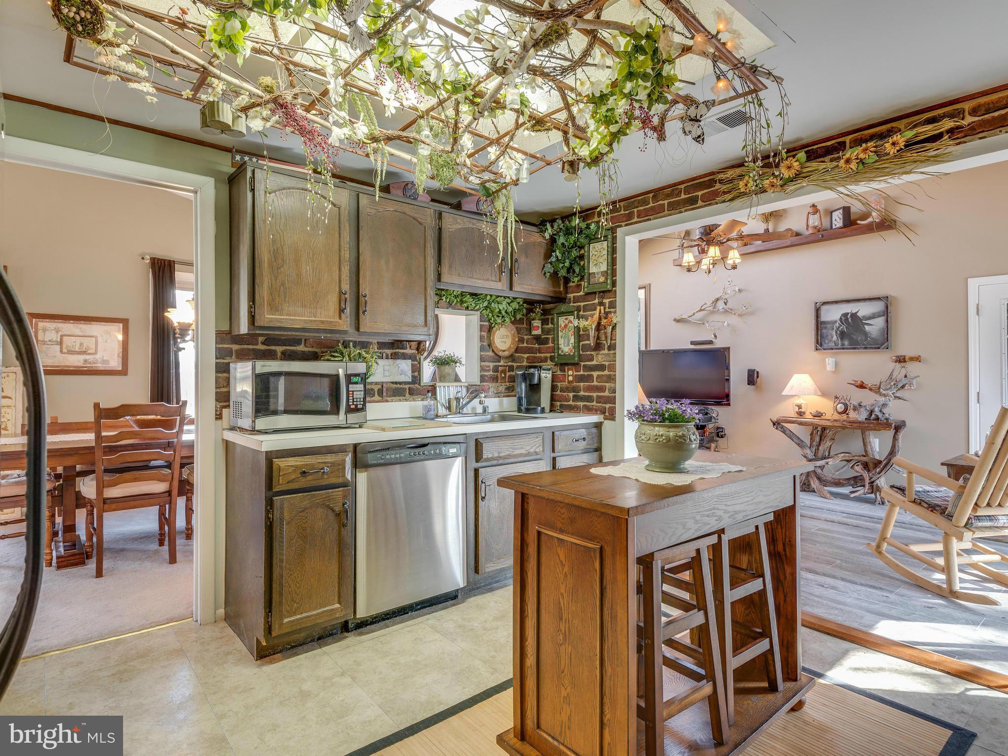 31 Thrush Road Sterling, VA 20164 - Photo 9 of 30 Kitchen