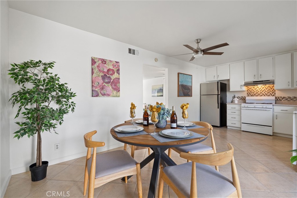 19041 Hamlin Street, Unit 5 Reseda, CA 91335 - Photo 10 of 25 Breakfast Area