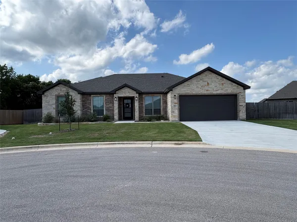 $469,000 | 812 Eagle Claw Drive, Salado, TX 76571