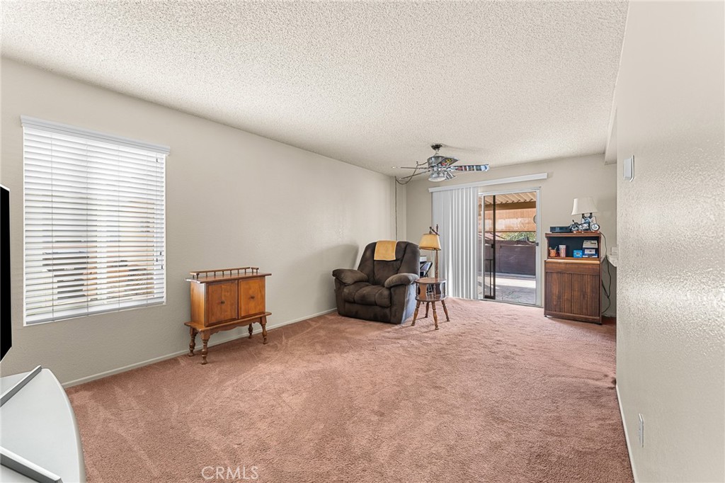11048 Thrush Drive Riverside, CA 92505 - Photo 11 of 33 Family Room