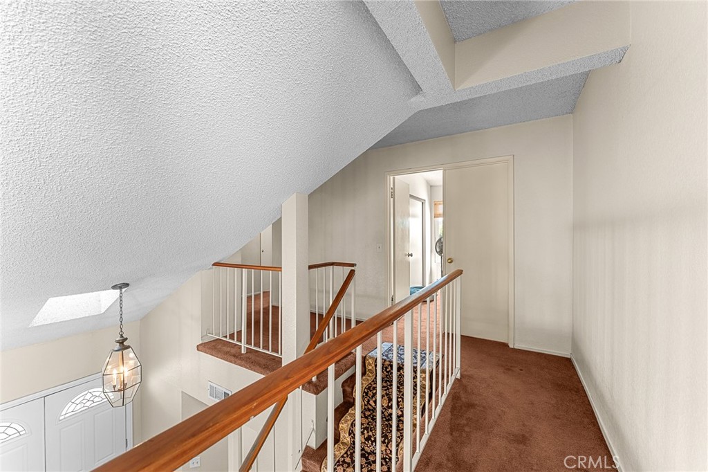 11048 Thrush Drive Riverside, CA 92505 - Photo 14 of 33 Hallway