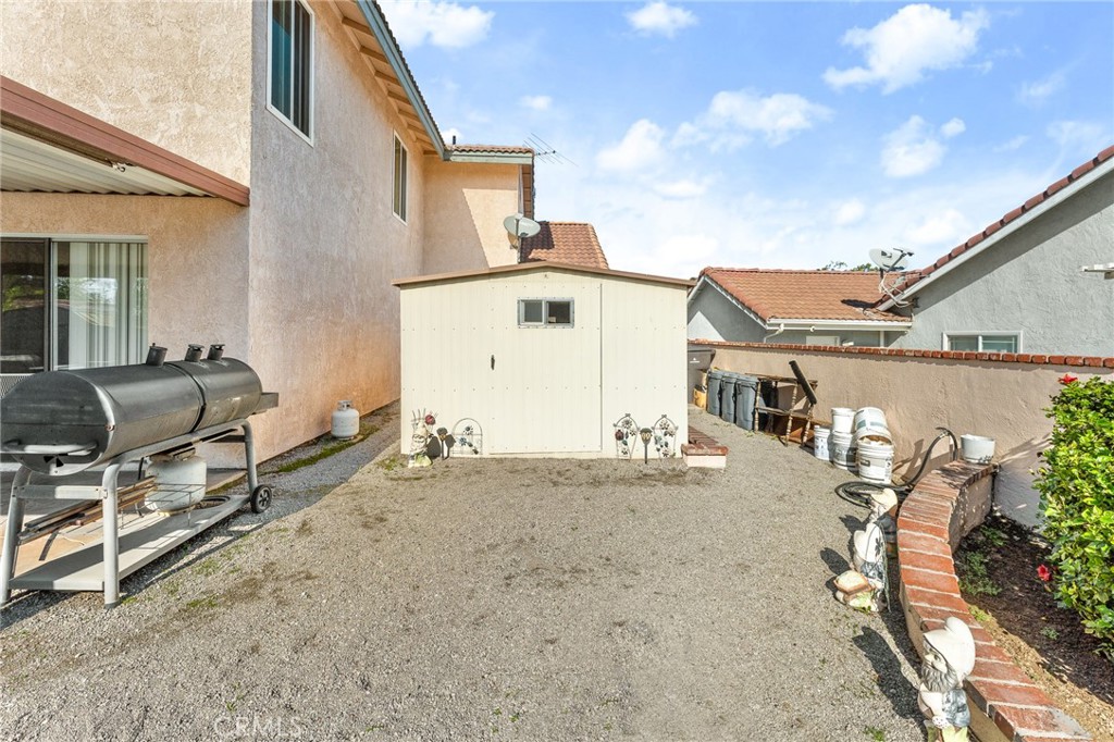 11048 Thrush Drive Riverside, CA 92505 - Photo 24 of 33 Backyard