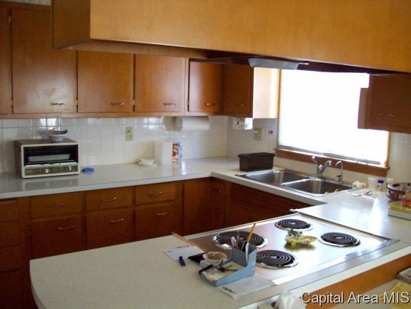 322 South Sage Street Oneida, IL 61467 - Photo 4 of 13 Gallery Image 4