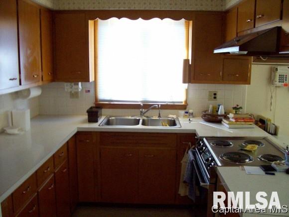 322 South Sage Street Oneida, IL 61467 - Photo 5 of 13 Gallery Image 5