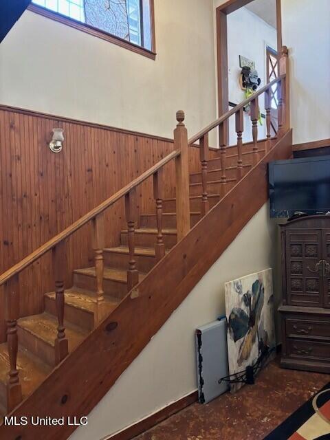 6012 Hernando Road Byhalia, MS 38611 - Photo 12 of 29 Hernando Stairs coming down from front d