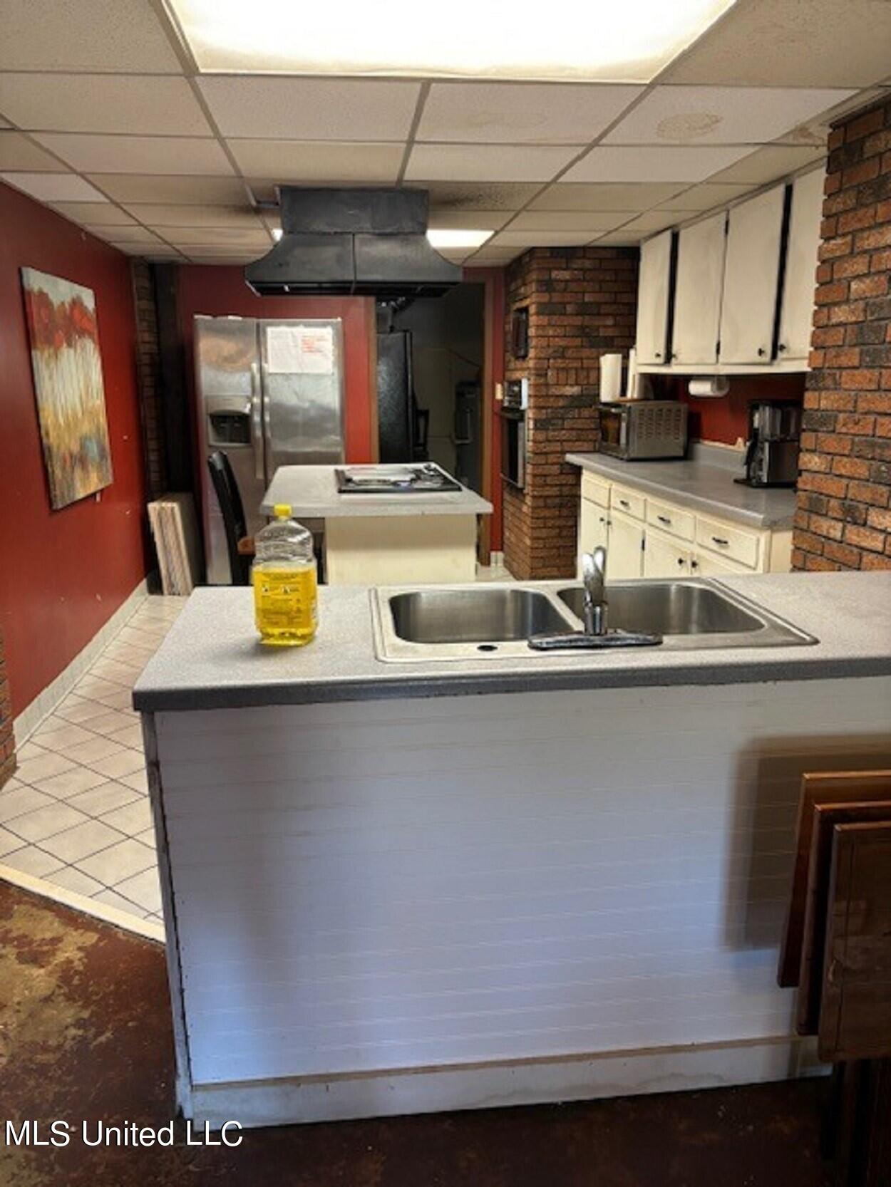 6012 Hernando Road Byhalia, MS 38611 - Photo 21 of 29 Hernando Bar and sink area