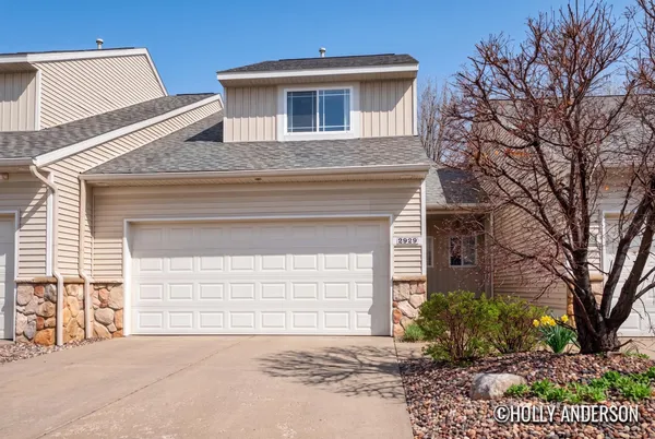 $325,000 | 2929 Stoney Creek Court, Unit 102, Hudsonville, MI 49426