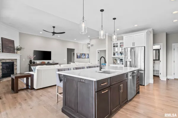 $825,000 | 1832 Willow Bend Street, Chatham, IL 62629