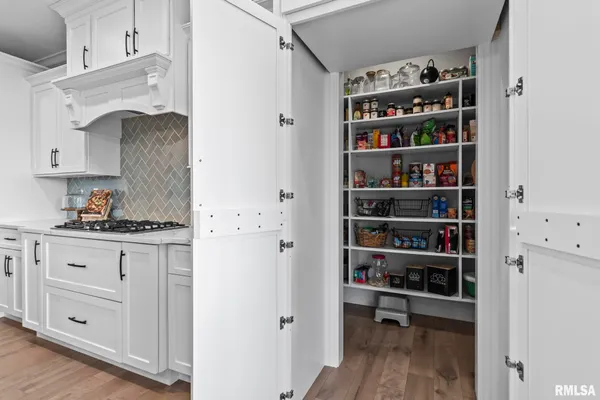 $825,000 | 1832 Willow Bend Street, Chatham, IL 62629