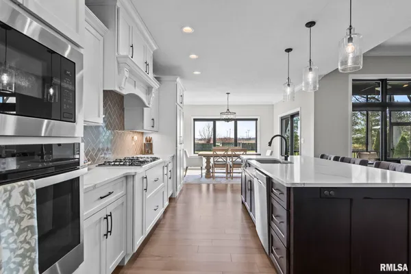 $825,000 | 1832 Willow Bend Street, Chatham, IL 62629