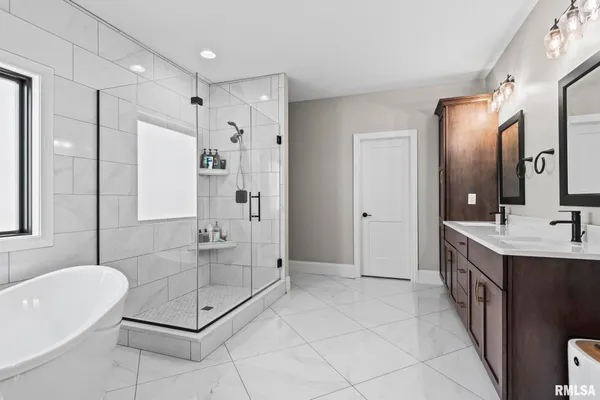 $825,000 | 1832 Willow Bend Street, Chatham, IL 62629