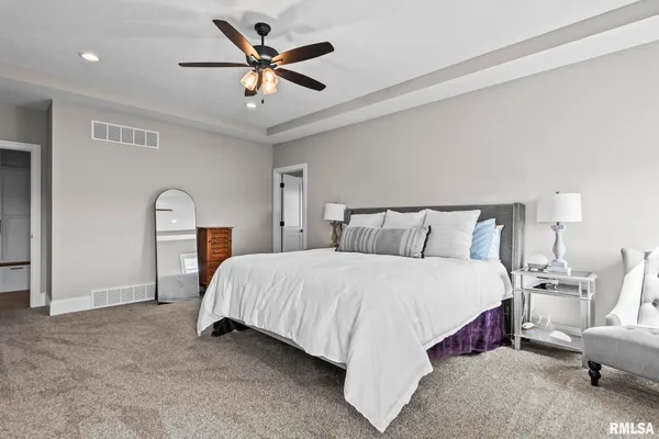 $825,000 | 1832 Willow Bend Street, Chatham, IL 62629