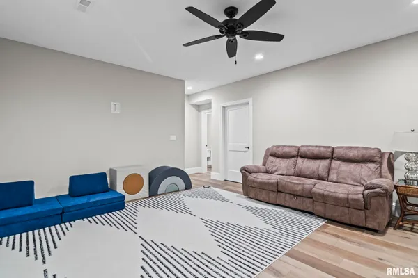 $825,000 | 1832 Willow Bend Street, Chatham, IL 62629