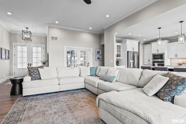 $825,000 | 1832 Willow Bend Street, Chatham, IL 62629