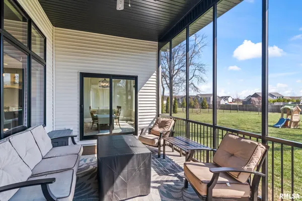 $825,000 | 1832 Willow Bend Street, Chatham, IL 62629