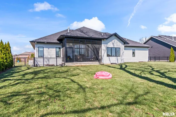 $825,000 | 1832 Willow Bend Street, Chatham, IL 62629