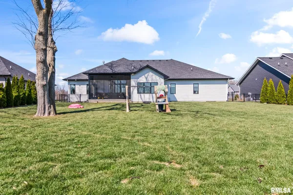 $825,000 | 1832 Willow Bend Street, Chatham, IL 62629