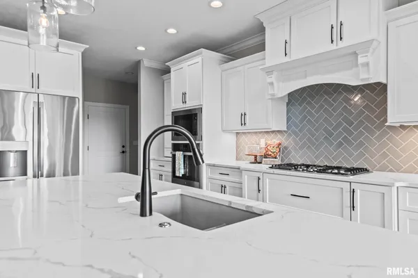 $825,000 | 1832 Willow Bend Street, Chatham, IL 62629