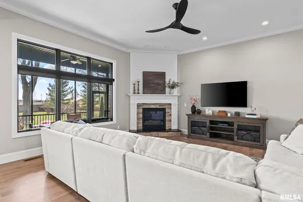 $825,000 | 1832 Willow Bend Street, Chatham, IL 62629