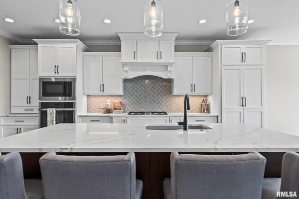 $825,000 | 1832 Willow Bend Street, Chatham, IL 62629