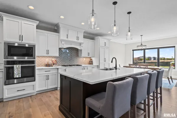 $825,000 | 1832 Willow Bend Street, Chatham, IL 62629