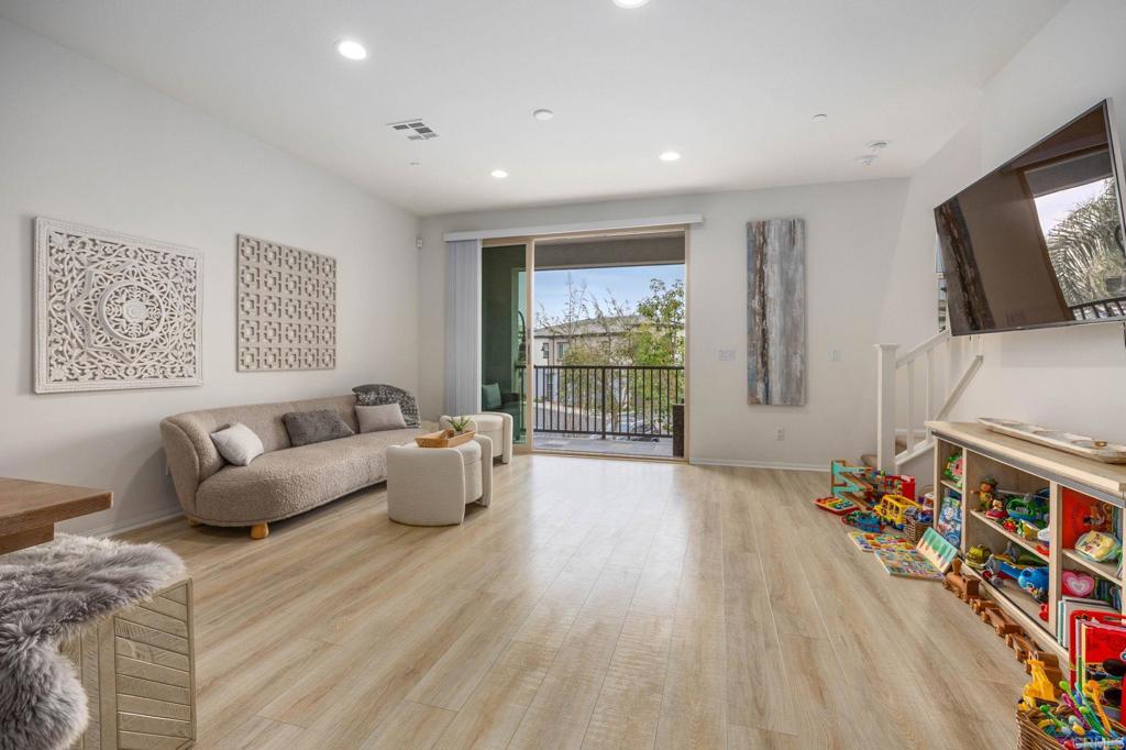 2227 Solara Lane Vista, CA 92081 - Photo 11 of 36