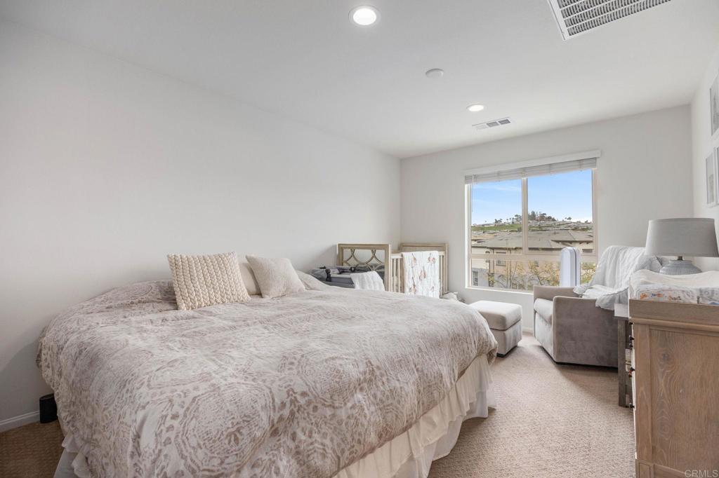 2227 Solara Lane Vista, CA 92081 - Photo 13 of 36