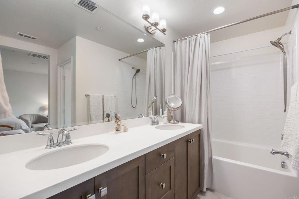 2227 Solara Lane Vista, CA 92081 - Photo 17 of 36