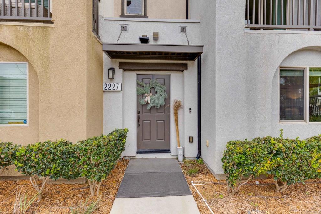 2227 Solara Lane Vista, CA 92081 - Photo 3 of 36