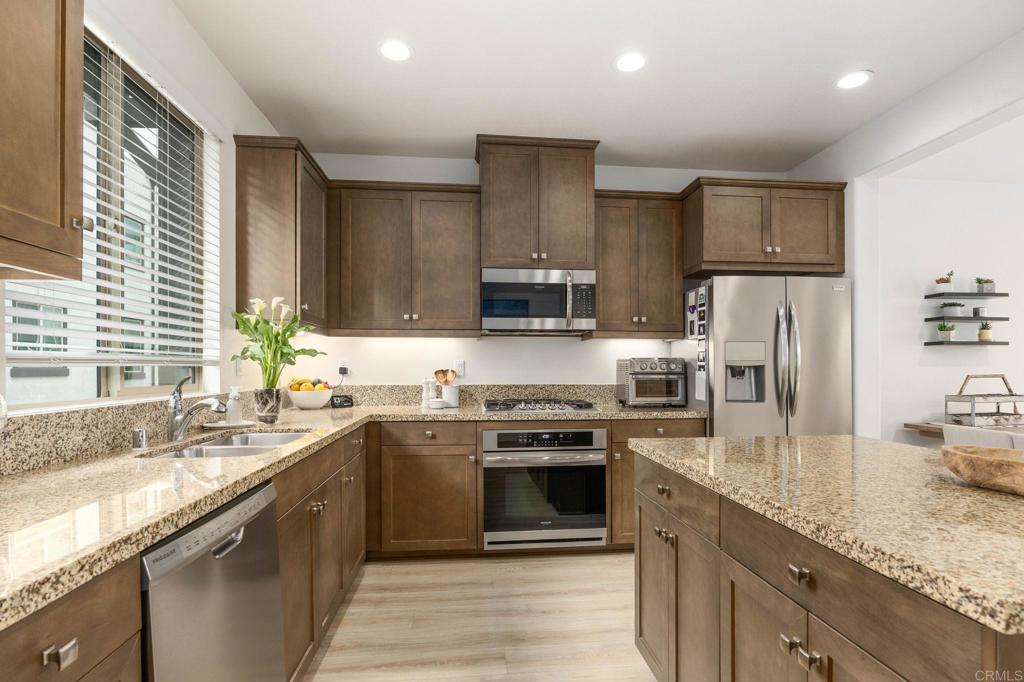 2227 Solara Lane Vista, CA 92081 - Photo 4 of 36