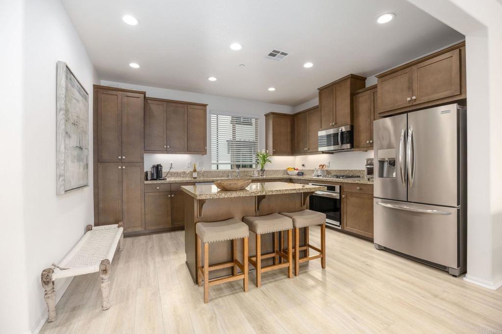 2227 Solara Lane Vista, CA 92081 - Photo 5 of 36