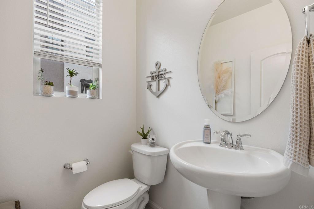 2227 Solara Lane Vista, CA 92081 - Photo 7 of 36