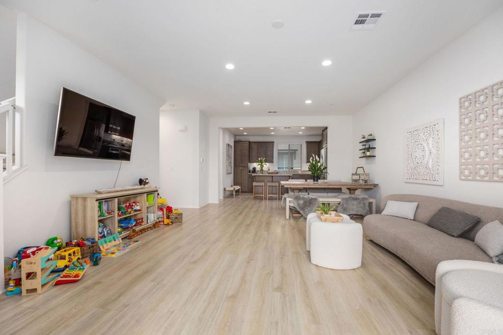 2227 Solara Lane Vista, CA 92081 - Photo 10 of 36