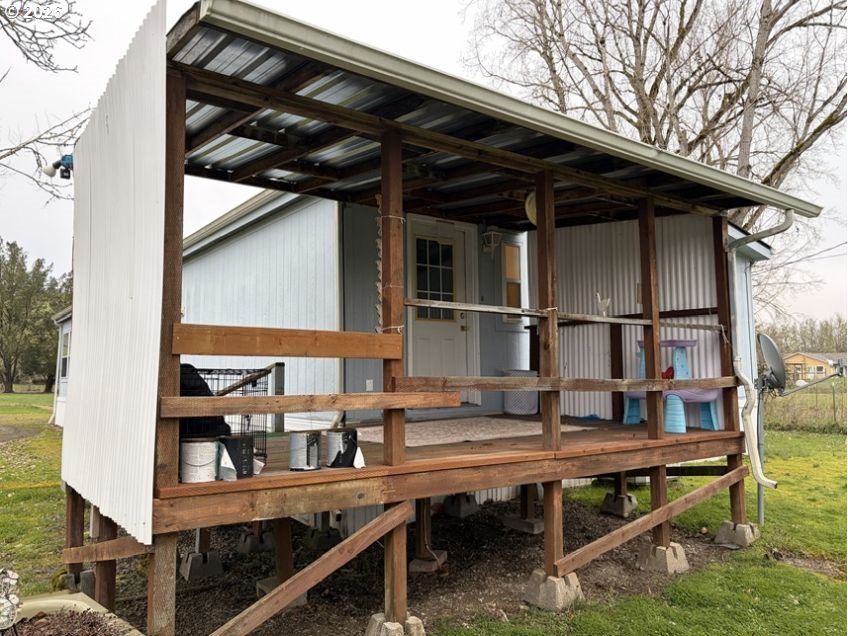 503 Old Pioneer Road Sutherlin, OR 97479 - Photo 19 of 48 an outdoor space with seating