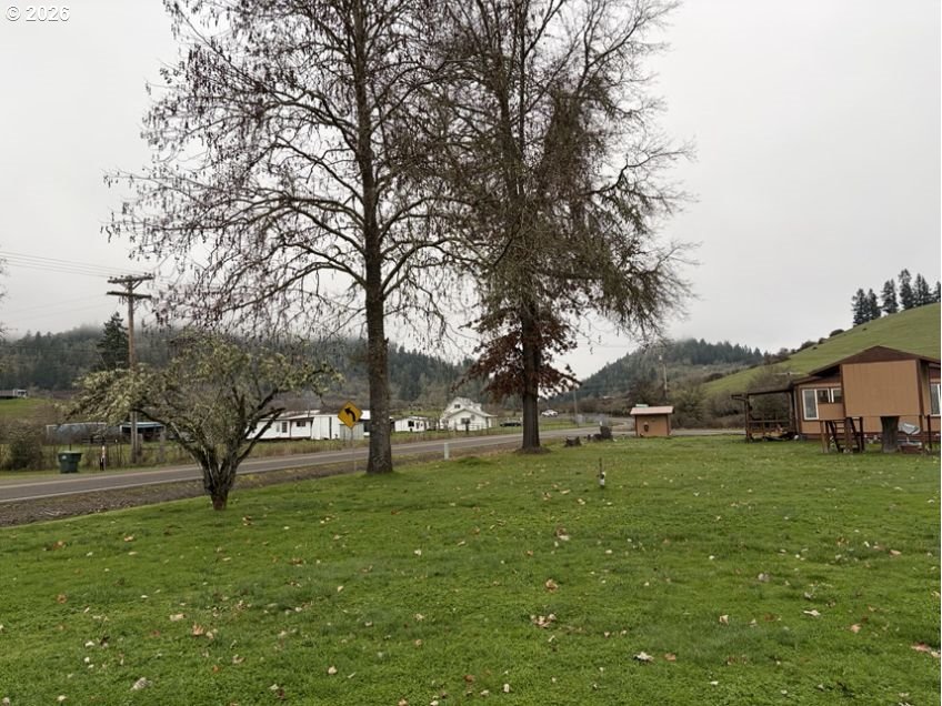 503 Old Pioneer Road Sutherlin, OR 97479 - Photo 27 of 48 a view of a green field
