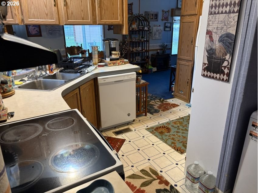 503 Old Pioneer Road Sutherlin, OR 97479 - Photo 38 of 48 a kitchen with a stove and a sink