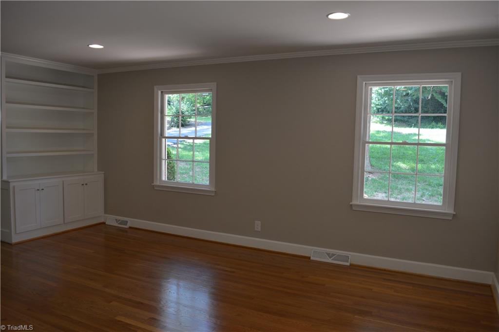 3350 Kirklees Road Winston-Salem, NC 27104 - Photo 10 of 21 Living room